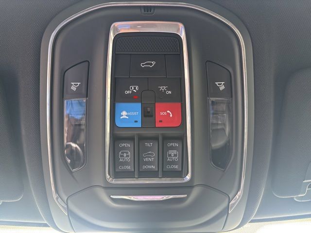 Used 2025 Jeep Grand Cherokee L Limited w/ Luxury Tech Group II AWD/4WD image 39