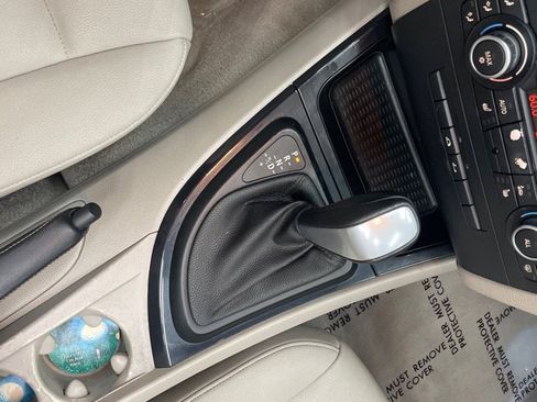 Used 2010 BMW 128i Convertible image 32