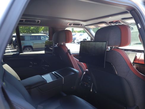 Certified 2025 Land Rover Range Rover SV AWD/4WD image 11