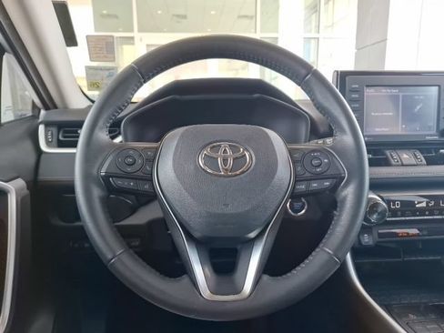 Used 2022 Toyota RAV4 XLE Premium FWD image 17