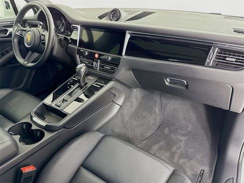 Used 2024 Porsche Macan image 31