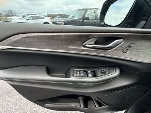 Used 2023 Jeep Grand Cherokee L Limited w/ Luxury Tech Group II image 29