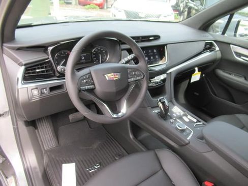 New 2025 Cadillac XT6 Luxury image 14
