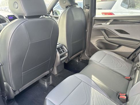 New 2026 Volkswagen Tiguan SE R-Line FWD image 9