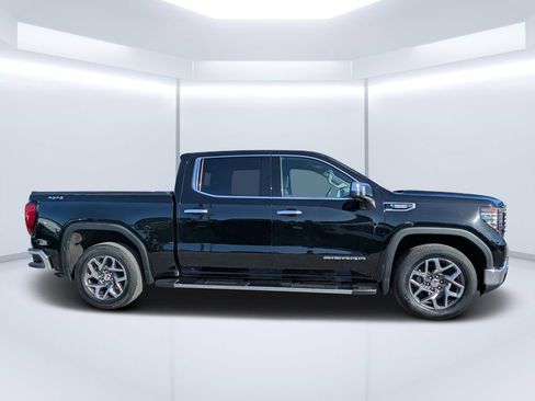 Used 2022 GMC Sierra 1500 SLT w/ SLT Premium Plus Package AWD/4WD image 2