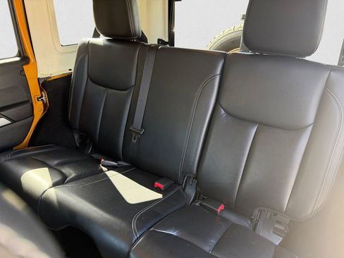 Used 2014 Jeep Wrangler Unlimited Sahara w/ Max Tow Package AWD/4WD image 13