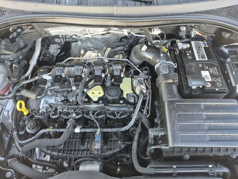 Used 2022 Volkswagen Tiguan SEL R-Line image 17