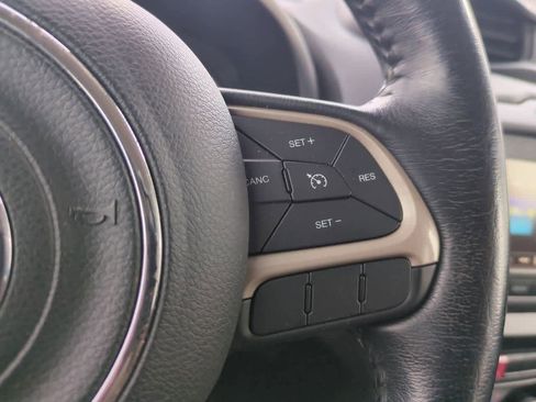 Used 2017 Jeep Renegade Latitude image 23