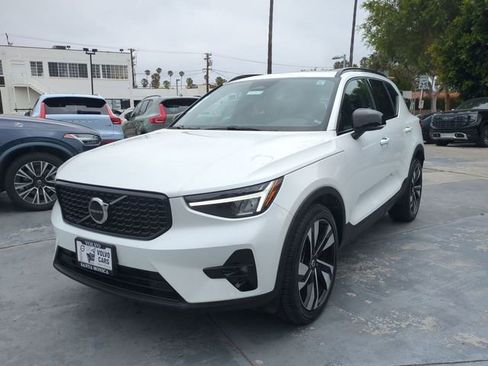 Used 2023 Volvo XC40 B5 Plus w/ Protection Package Premier AWD/4WD image 7