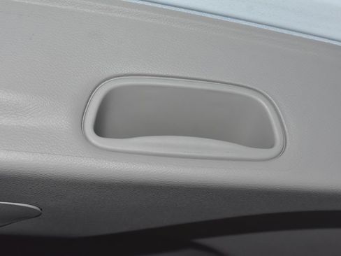 Used 2023 Chrysler Pacifica Touring-L FWD image 31