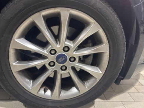 Used 2017 Ford Fusion SE w/ Fusion SE Technology Package image 5