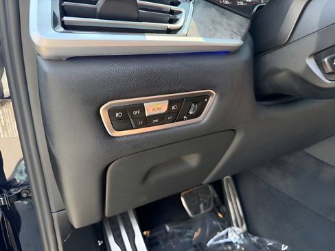 Used 2022 BMW X7 xDrive40i w/ M Sport Package AWD/4WD image 13