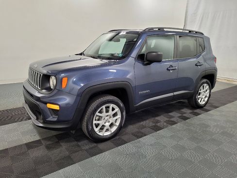 Used 2022 Jeep Renegade Latitude AWD/4WD image 2