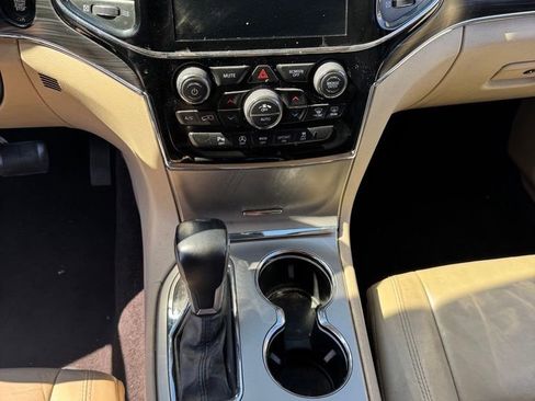 Used 2019 Jeep Grand Cherokee Limited AWD/4WD image 32
