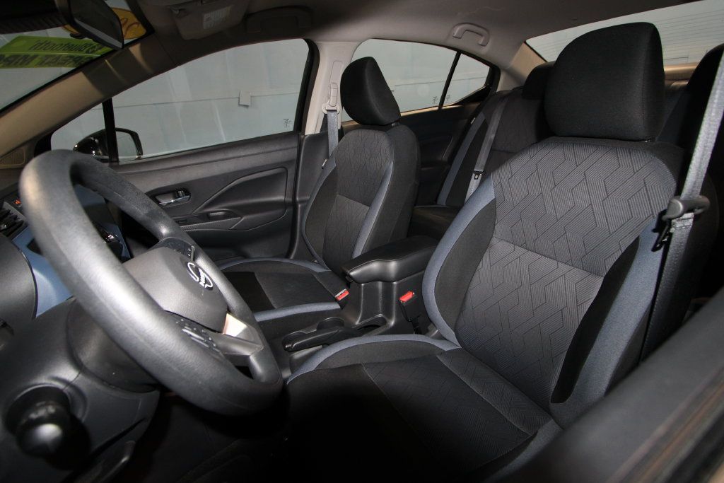 Used 2025 Nissan Versa SV w/ Trunk Package FWD image 4