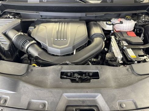 Certified 2025 Chevrolet Traverse LT FWD image 28