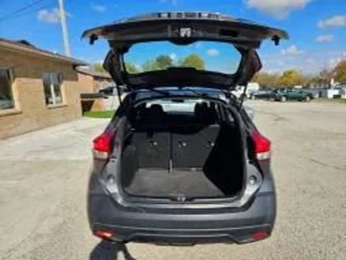 Used 2019 Nissan Kicks SV FWD image 9