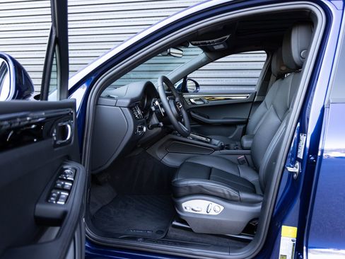 Certified 2026 Porsche Macan image 23