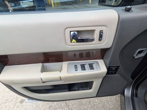 Used 2010 Ford Flex SEL image 10