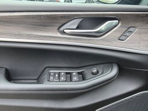 New 2025 Jeep Grand Cherokee L Limited image 13