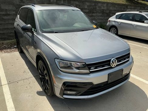Used 2020 Volkswagen Tiguan SE R-Line AWD/4WD image 4