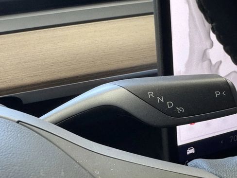 Used 2023 Tesla Model Y Long Range AWD/4WD image 18