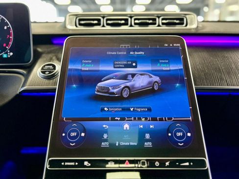 Used 2023 Mercedes-Benz S 500 4MATIC w/ AMG Line image 32