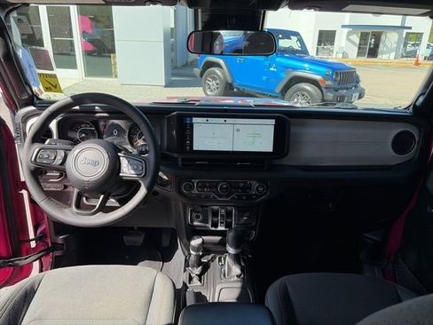 Used 2024 Jeep Wrangler Unlimited Sport AWD/4WD image 9