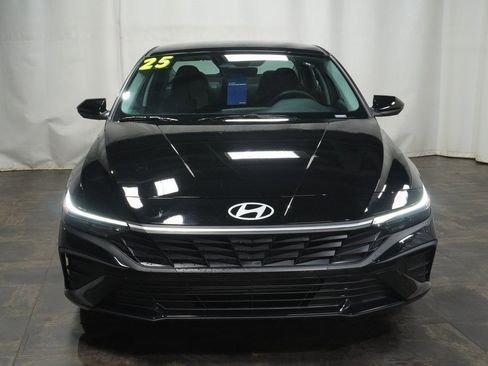 Certified 2025 Hyundai Elantra SE image 8