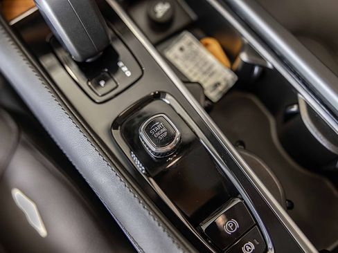 Used 2025 Volvo XC90 B6 Plus image 30