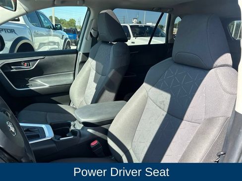 Used 2021 Toyota RAV4 XLE w/ Convenience Package FWD image 13