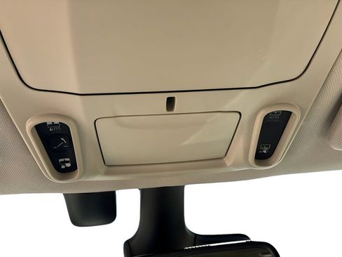 Used 2021 Chrysler Pacifica Limited w/ Premium & Safety Sphere Group AWD/4WD image 18