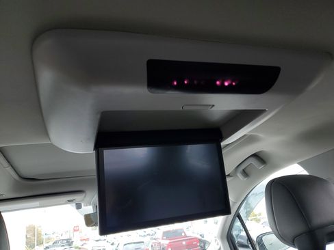 Used 2022 Toyota Sienna Limited image 18