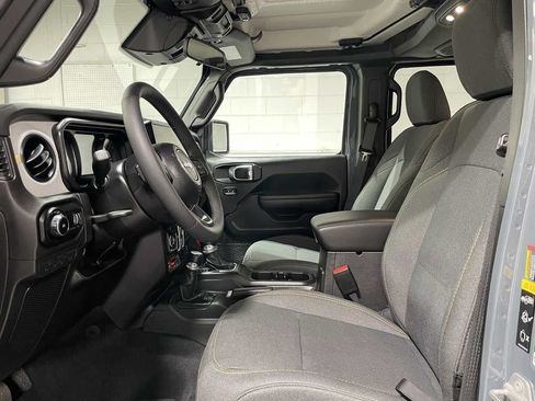 Used 2025 Jeep Wrangler Unlimited Sport AWD/4WD image 9