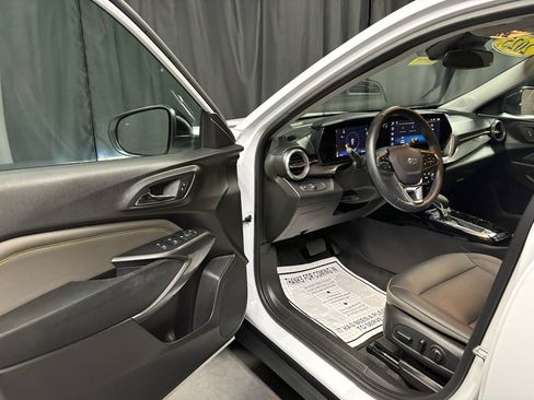 Used 2025 Chevrolet Trax ACTIV w/ Driver Confidence Package FWD image 21