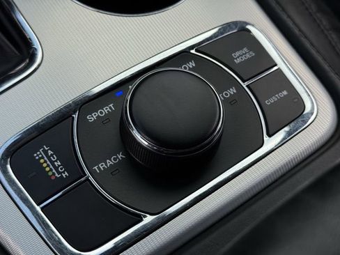 Used 2019 Jeep Grand Cherokee SRT image 21