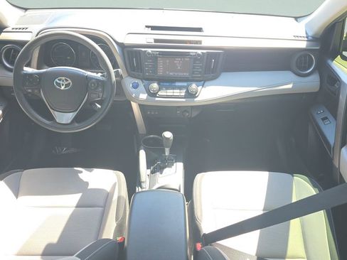 Used 2018 Toyota RAV4 LE image 11