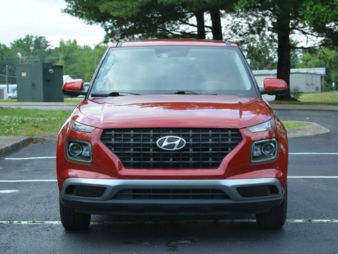 Used 2021 Hyundai Venue SE FWD image 2