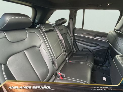 Used 2025 Jeep Grand Cherokee Limited image 29