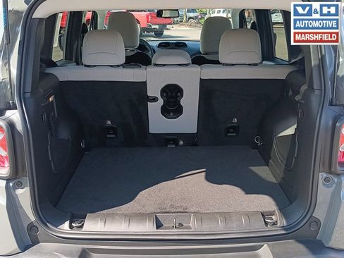 Used 2022 Jeep Renegade Latitude w/ Convenience Group AWD/4WD image 29