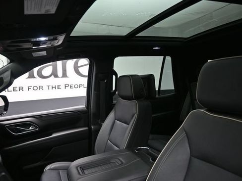 Used 2023 GMC Yukon SLT w/ SLT Premium Package AWD/4WD image 17