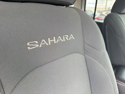 Used 2020 Jeep Wrangler Unlimited Sahara w/ Uconnect 4C Nav & Sound Group AWD/4WD image 18