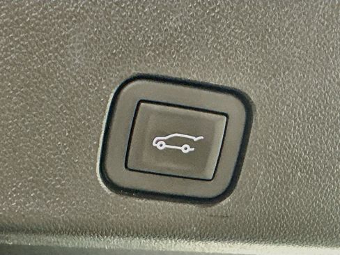 Used 2025 Buick Enclave Preferred FWD image 31