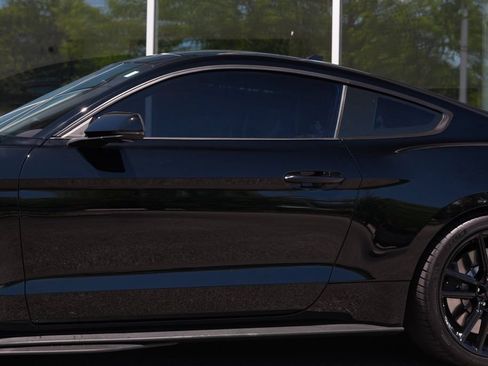 Used 2022 Ford Mustang Shelby GT500 w/ Technology Package RWD image 9
