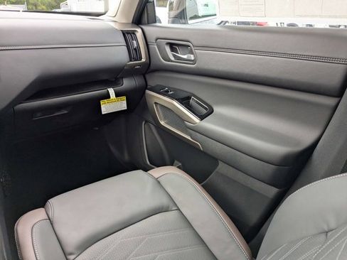 New 2025 Nissan Pathfinder Platinum w/ Black Appearance Package image 19