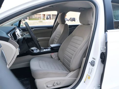 Used 2018 Ford Fusion SE image 19