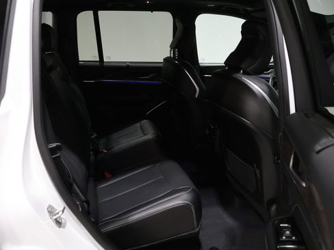 Used 2023 Jeep Grand Cherokee Overland w/ Luxury Tech Group IV image 21