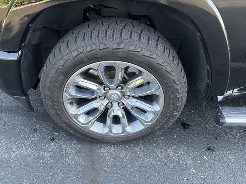 Used 2019 RAM 1500 Laramie AWD/4WD image 12