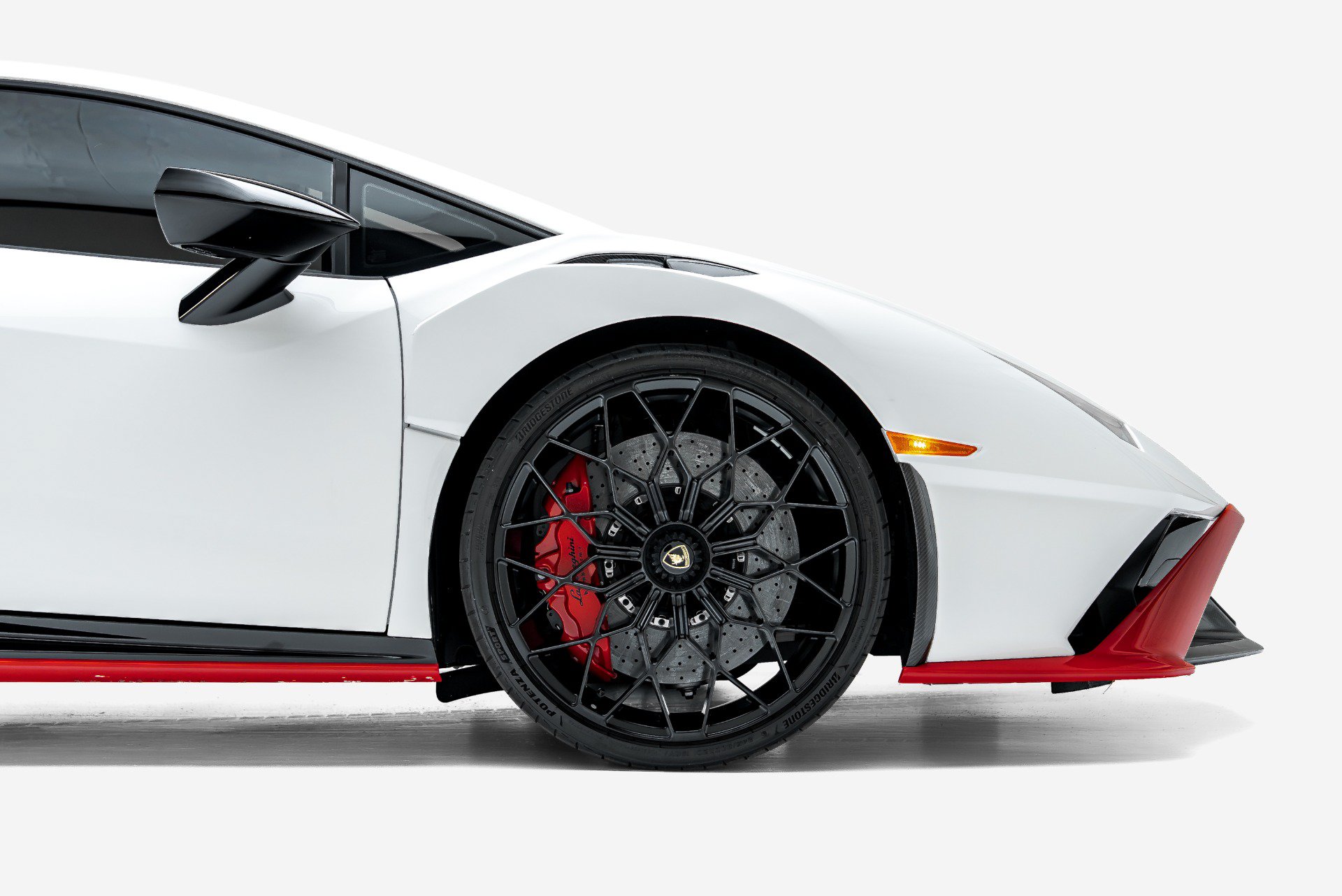 Used 2022 Lamborghini Huracan STO RWD image 19