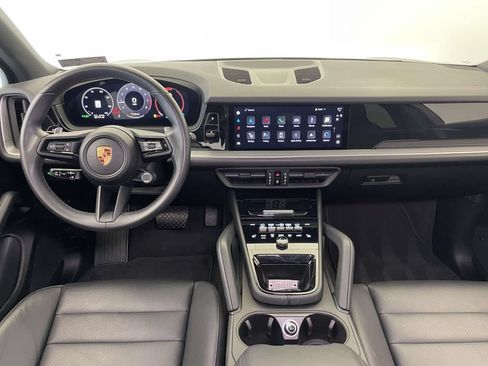 Certified 2025 Porsche Cayenne AWD/4WD image 26